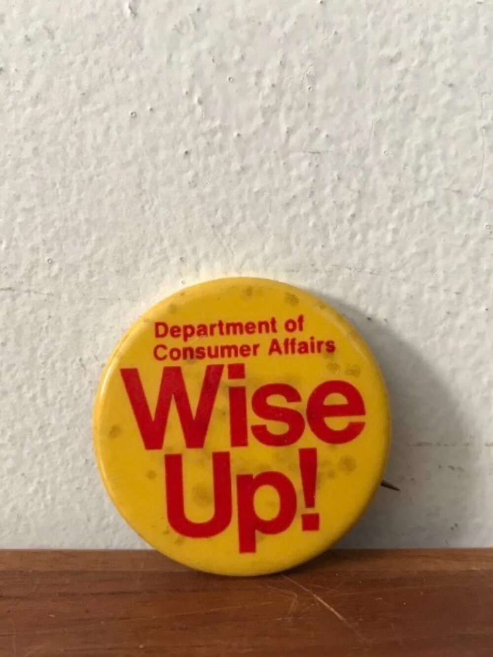 Vintage 1970's US Department Of Consumer Affairs WISE UP Police Button Pin USA